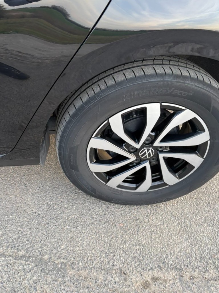 Volkswagen Polo Active noire - vue de côté 2